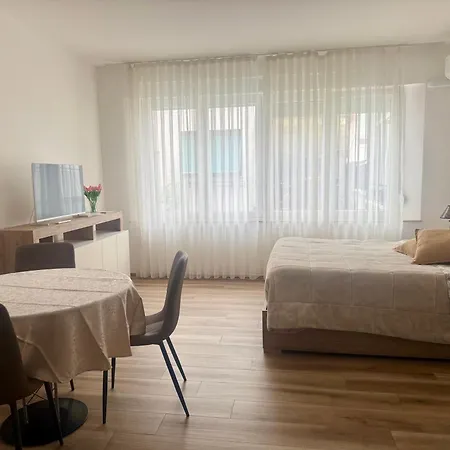 Apartamento Monolocale Elegante E Luminoso Nel Centro Storico- A Due Passi Da Tutto *
